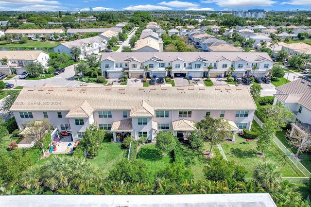 4774 Eucalyptus Dr, Hollywood, FL 33021