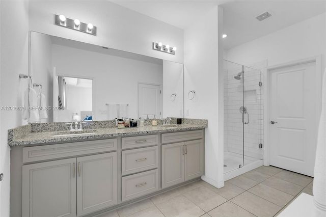 4774 Eucalyptus Dr, Hollywood, FL 33021