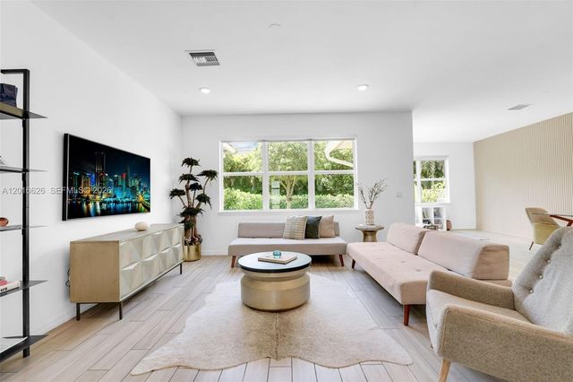 4774 Eucalyptus Dr, Hollywood, FL 33021