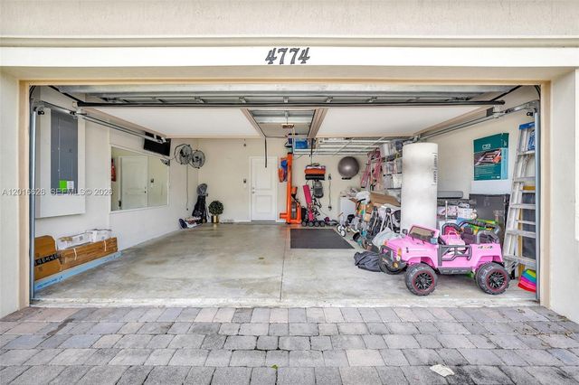 4774 Eucalyptus Dr, Hollywood, FL 33021
