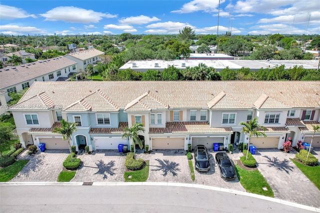 4774 Eucalyptus Dr, Hollywood, FL 33021