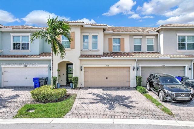 4774 Eucalyptus Dr, Hollywood, FL 33021