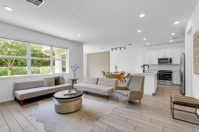 4774 Eucalyptus Dr, Hollywood, FL 33021
