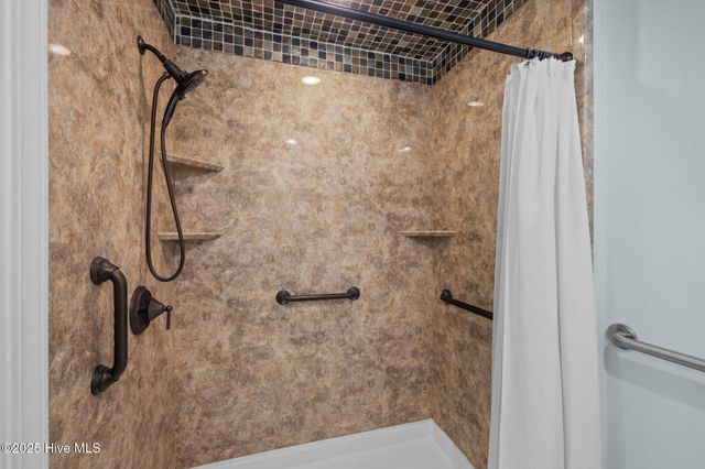 115 Apollo Drive, Cape Carteret, NC 28584