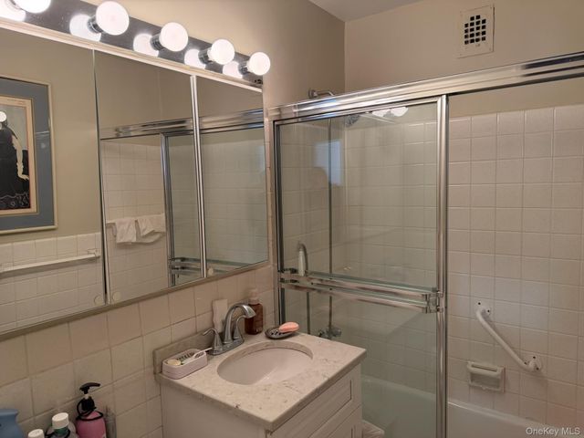 209-39 23 Ave 4K, Bayside, NY 11360