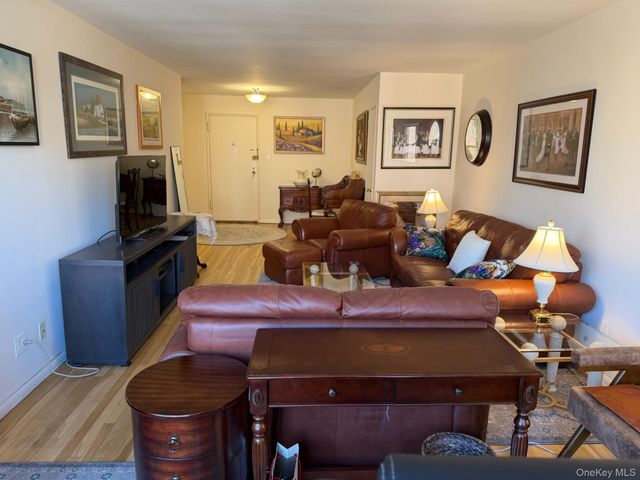 209-39 23 Ave 4K, Bayside, NY 11360