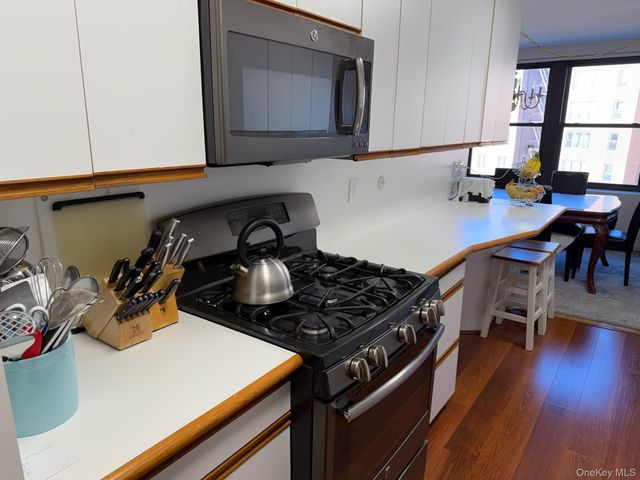 209-39 23 Ave 4K, Bayside, NY 11360