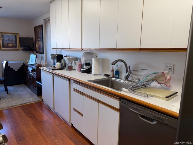 209-39 23 Ave 4K, Bayside, NY 11360