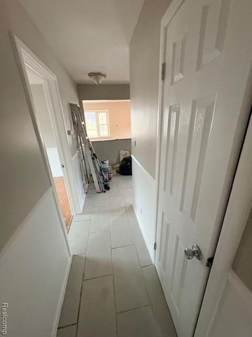 15337 Veronica Avenue, Eastpointe, MI 48021