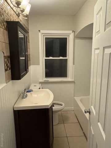 15337 Veronica Avenue, Eastpointe, MI 48021