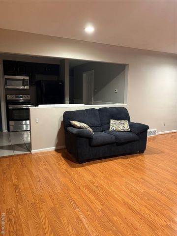 15337 Veronica Avenue, Eastpointe, MI 48021