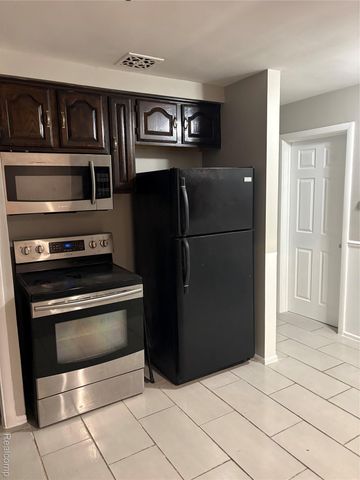 15337 Veronica Avenue, Eastpointe, MI 48021