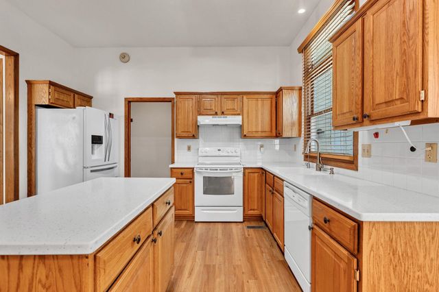 2019 S Hedgecliff, Wichita, KS 67207