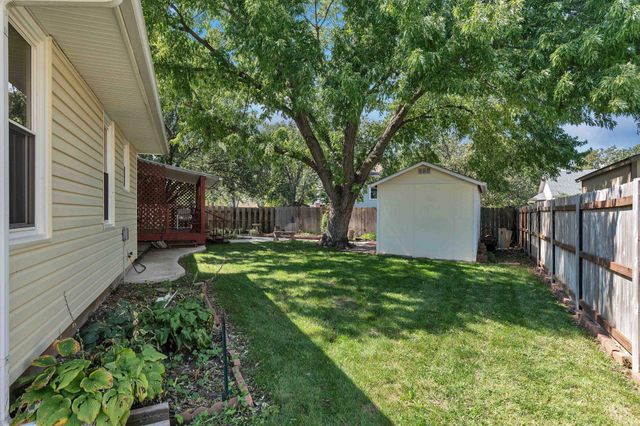 2019 S Hedgecliff, Wichita, KS 67207