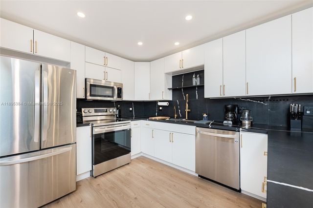 600 Three Islands Blvd 214, Hallandale Beach, FL 33009