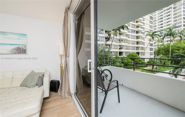 600 Three Islands Blvd 214, Hallandale Beach, FL 33009