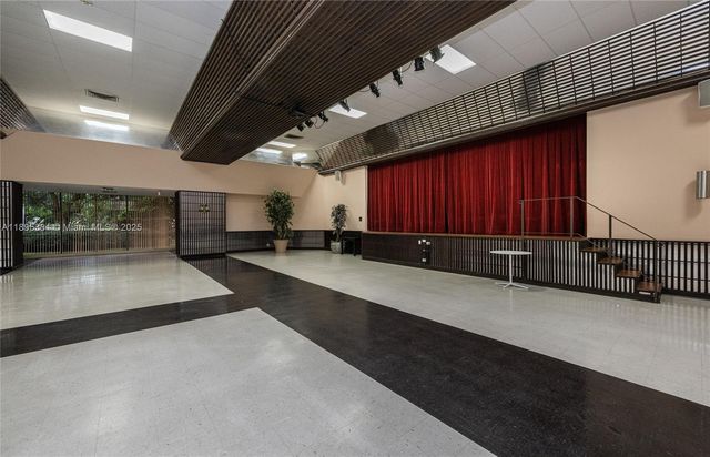 600 Three Islands Blvd 214, Hallandale Beach, FL 33009