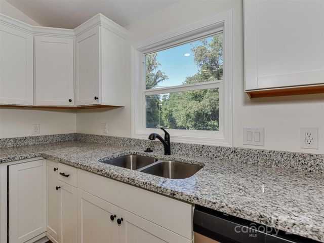 3204 Amay James Avenue, Charlotte, NC 28208