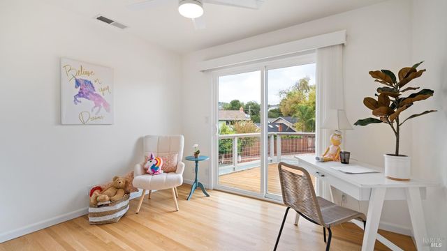 8 Clover Hill Ct, San Rafael, CA 94903