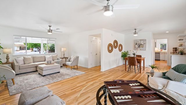 8 Clover Hill Ct, San Rafael, CA 94903