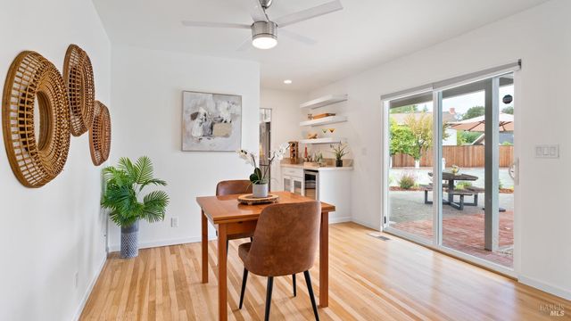 8 Clover Hill Ct, San Rafael, CA 94903