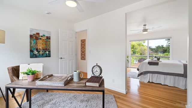 8 Clover Hill Ct, San Rafael, CA 94903