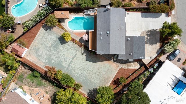 8 Clover Hill Ct, San Rafael, CA 94903