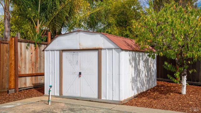 8 Clover Hill Ct, San Rafael, CA 94903