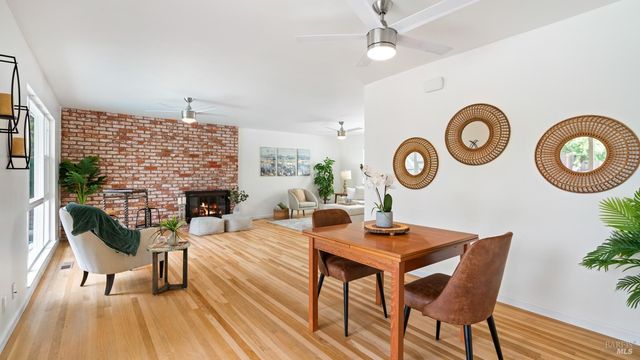 8 Clover Hill Ct, San Rafael, CA 94903