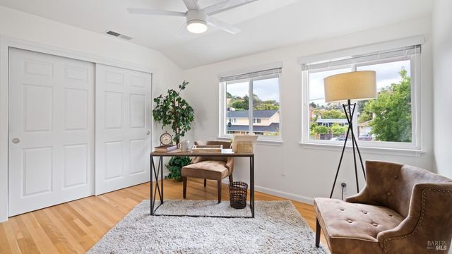 8 Clover Hill Ct, San Rafael, CA 94903