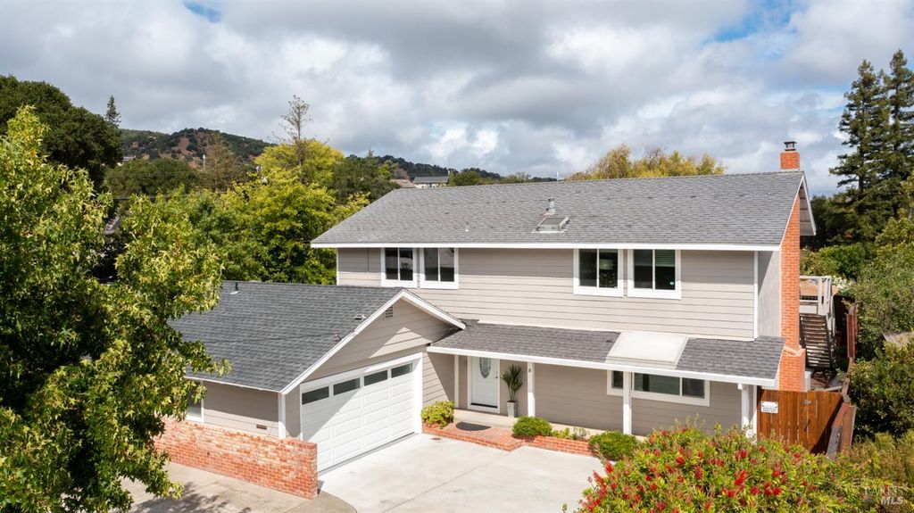 8 Clover Hill Ct, San Rafael, CA 94903