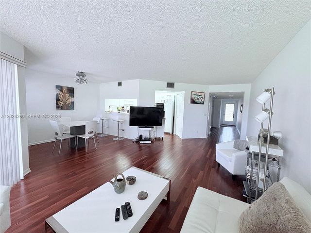 1300 SW 125th Ave 204, Pembroke Pines, FL 33027