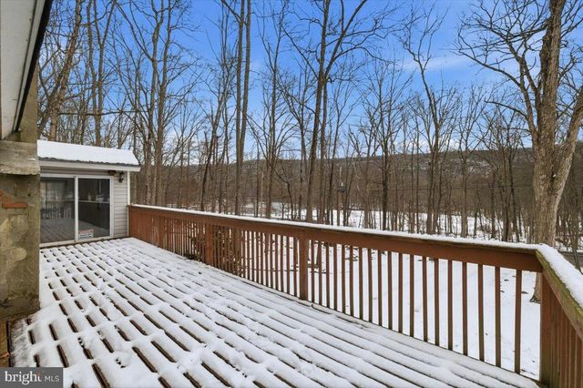 5695 DECKER RD, Bushkill, PA 18324