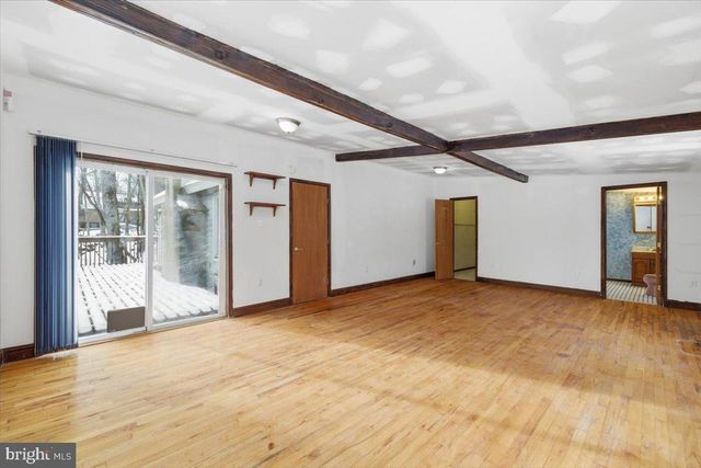 5695 DECKER RD, Bushkill, PA 18324