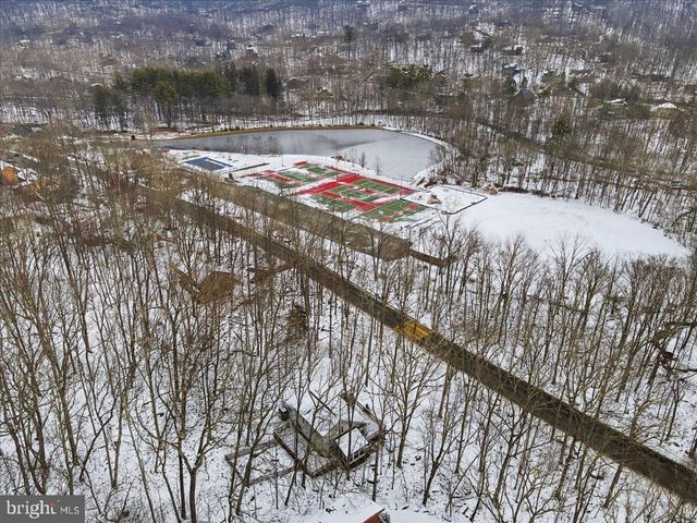 5695 DECKER RD, Bushkill, PA 18324