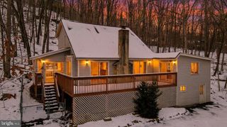 5695 DECKER RD, Bushkill, PA 18324