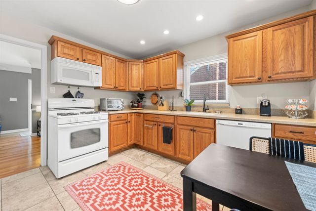 22716 Chapoton Road, Saint Clair Shores, MI 48080