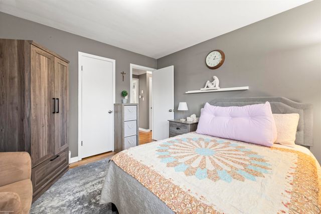 22716 Chapoton Road, Saint Clair Shores, MI 48080