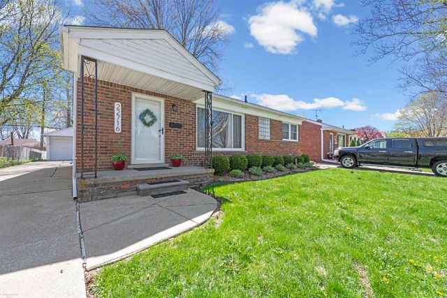 22716 Chapoton Road, Saint Clair Shores, MI 48080