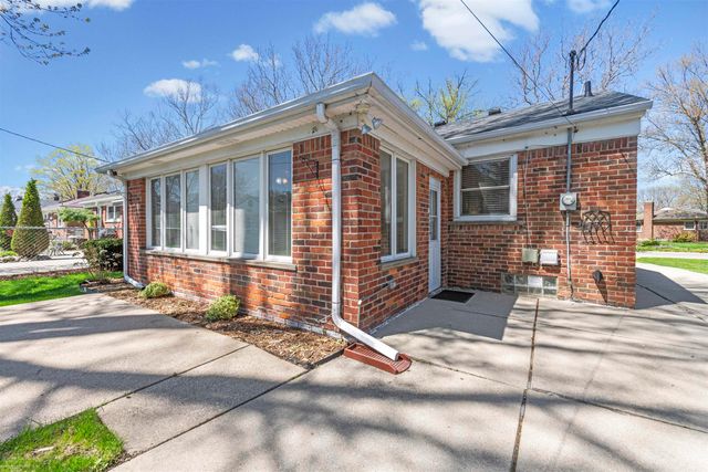 22716 Chapoton Road, Saint Clair Shores, MI 48080