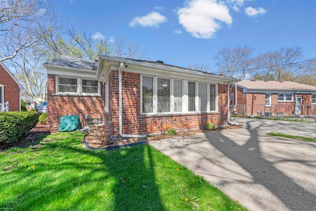 22716 Chapoton Road, Saint Clair Shores, MI 48080