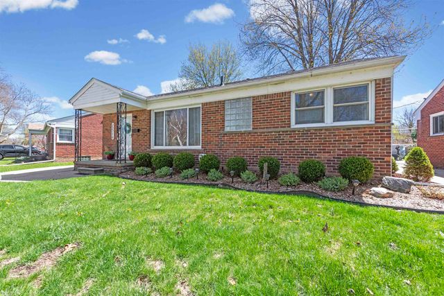 22716 Chapoton Road, Saint Clair Shores, MI 48080