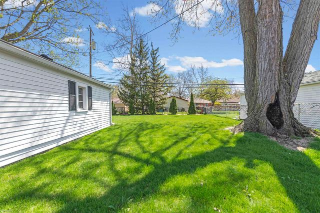 22716 Chapoton Road, Saint Clair Shores, MI 48080