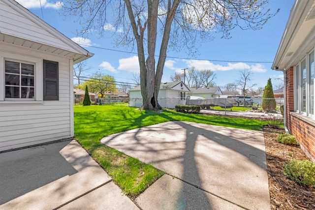 22716 Chapoton Road, Saint Clair Shores, MI 48080