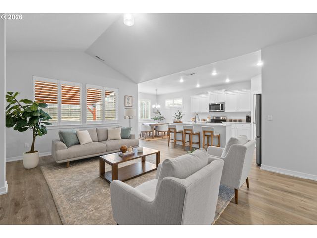 513 Ne FREMONT Dr, Estacada, OR 97023