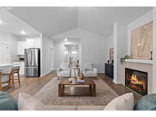 513 Ne FREMONT Dr, Estacada, OR 97023