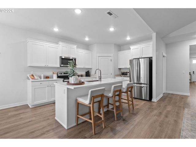 513 Ne FREMONT Dr, Estacada, OR 97023