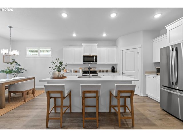 513 Ne FREMONT Dr, Estacada, OR 97023