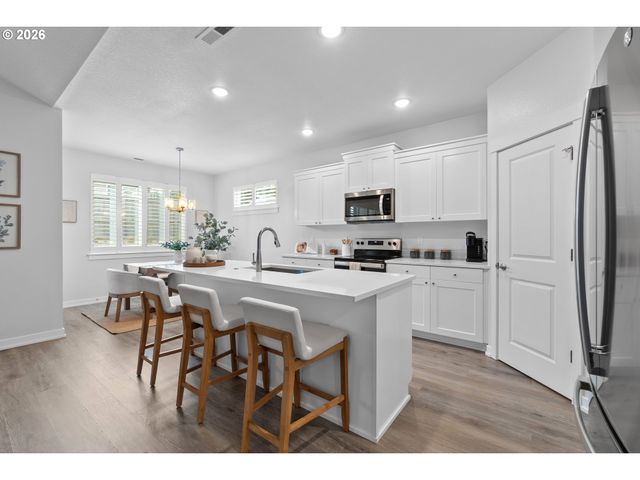 513 Ne FREMONT Dr, Estacada, OR 97023