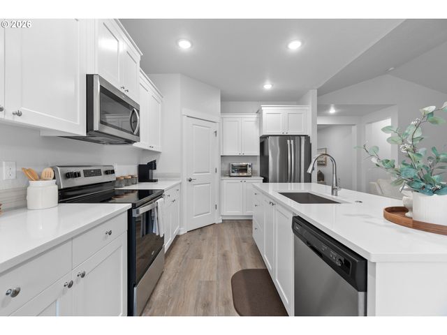 513 Ne FREMONT Dr, Estacada, OR 97023